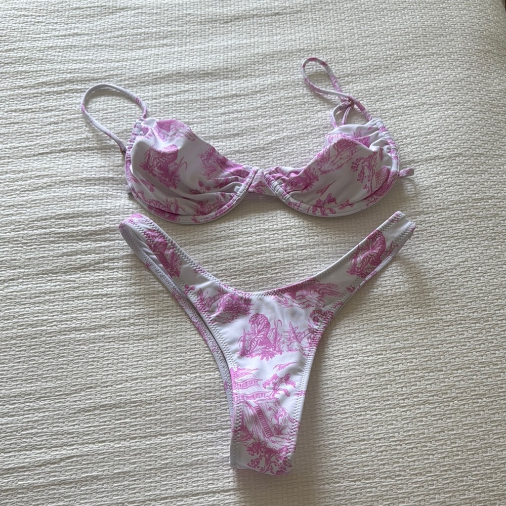 White fox boutique bikini set